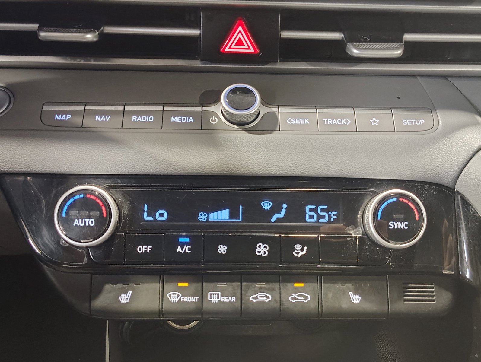 Used 2023 Hyundai Elantra SEL w/ Convenience Package FWD image 11