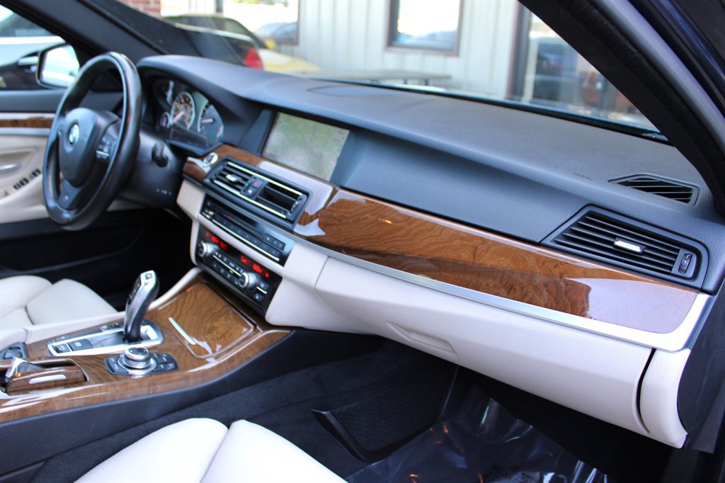 Used 2011 BMW 550i Sedan RWD image 17