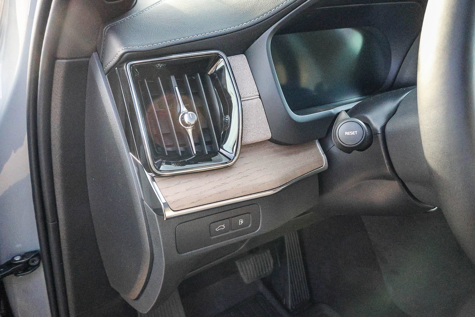 New 2026 Volvo XC90 T8 Plus w/ Protection Package AWD/4WD image 32