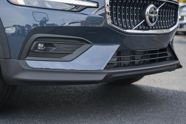 New 2026 Volvo V60 B5 Cross Country Plus w/ Protection Package Premier image 12