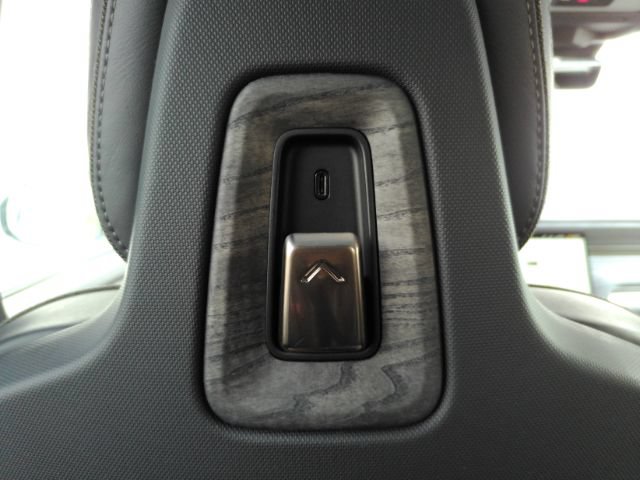 Used 2022 Rivian R1T Adventure AWD/4WD image 32