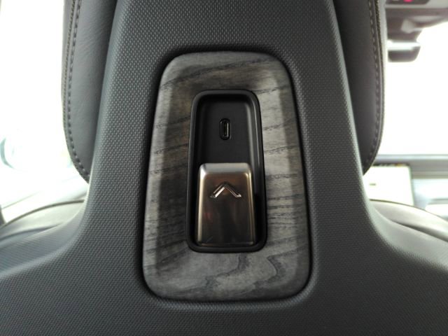 Used 2022 Rivian R1T Adventure AWD/4WD image 32
