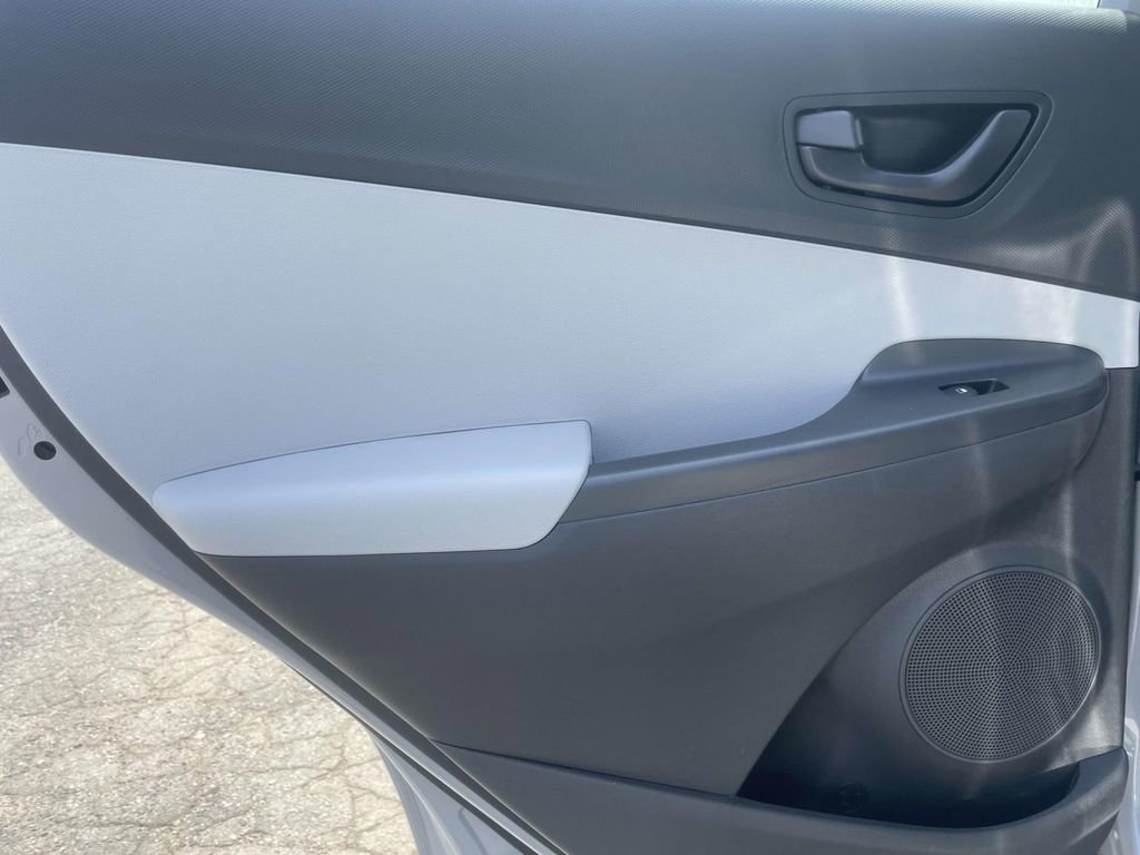 Used 2022 Hyundai Kona SE w/ Cargo Package FWD image 18