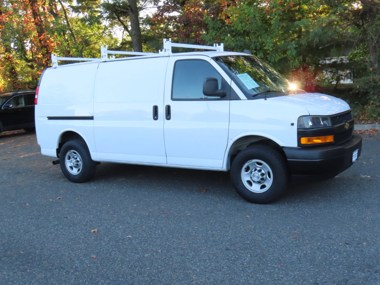 Used 2019 Chevrolet Express 3500 w/ Driver Convenience Package image 22