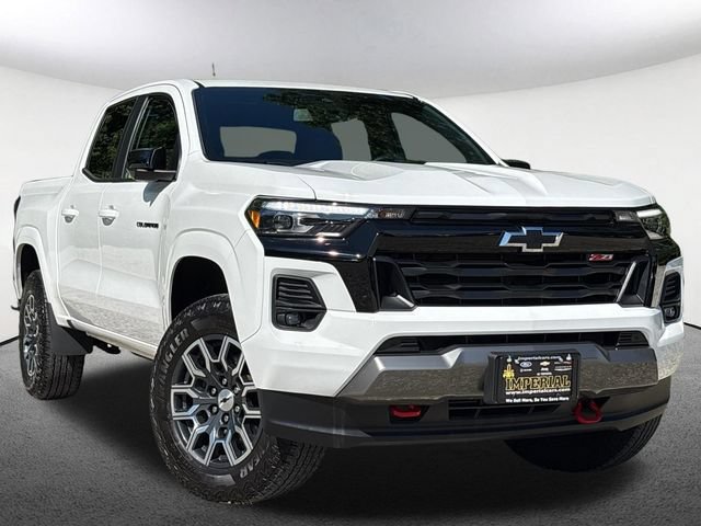 Used 2023 Chevrolet Colorado Z71 w/ Z71 Convenience Package 2 AWD/4WD image 2