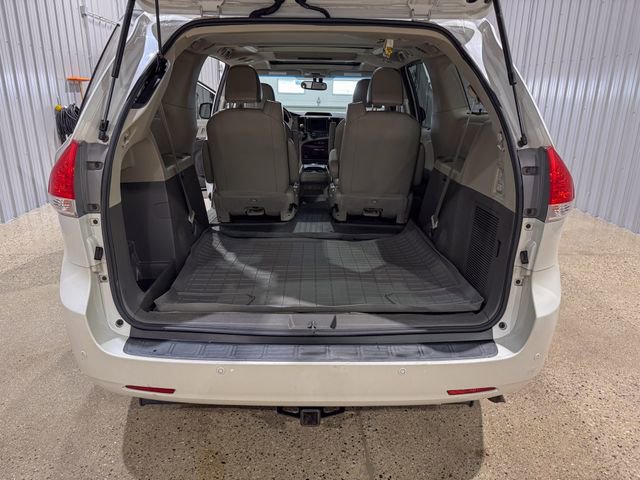 Used 2013 Toyota Sienna Limited w/ Premium Pkg image 6