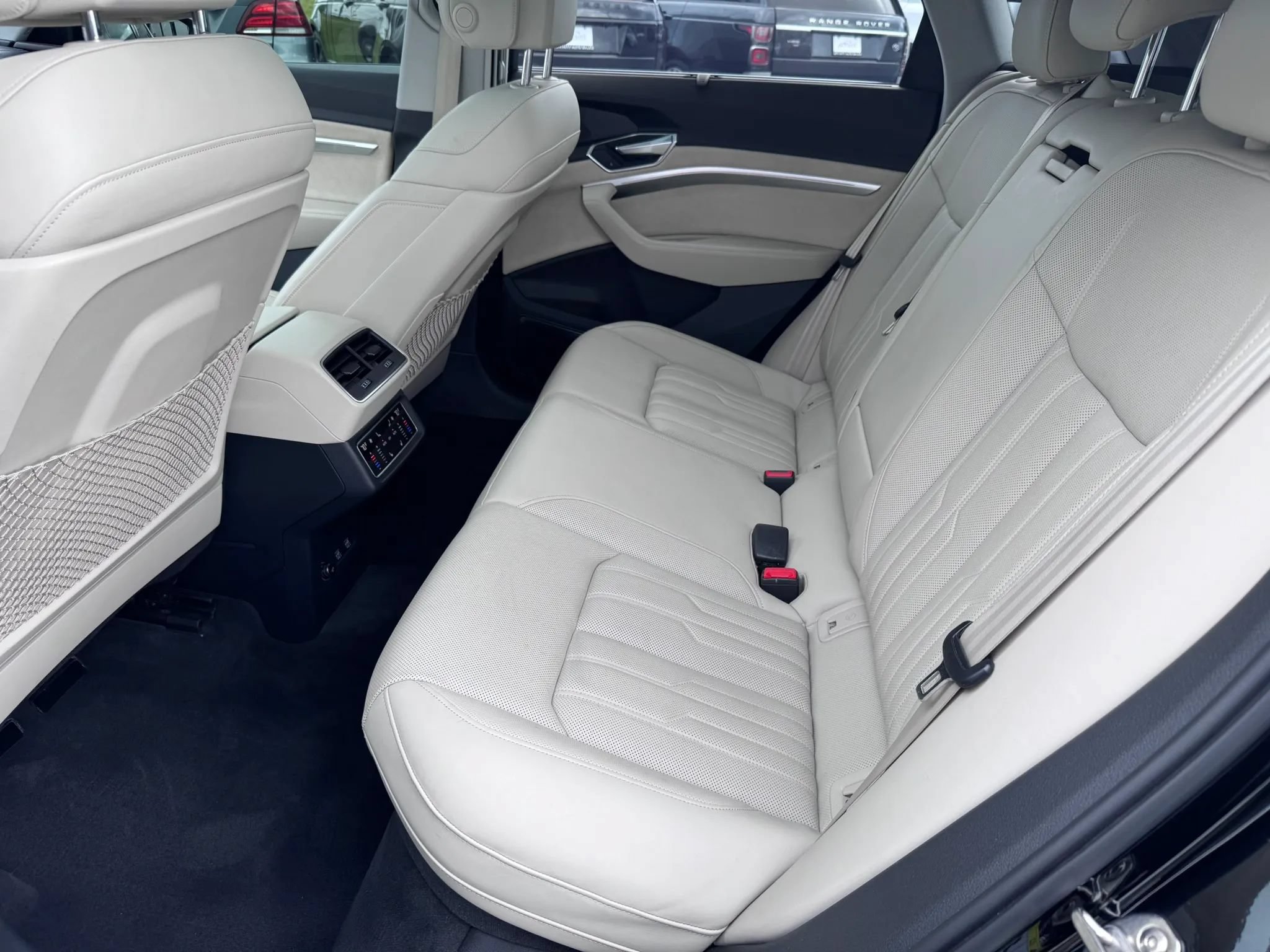 Used 2019 Audi e-tron Prestige w/ Prestige Package AWD/4WD image 34