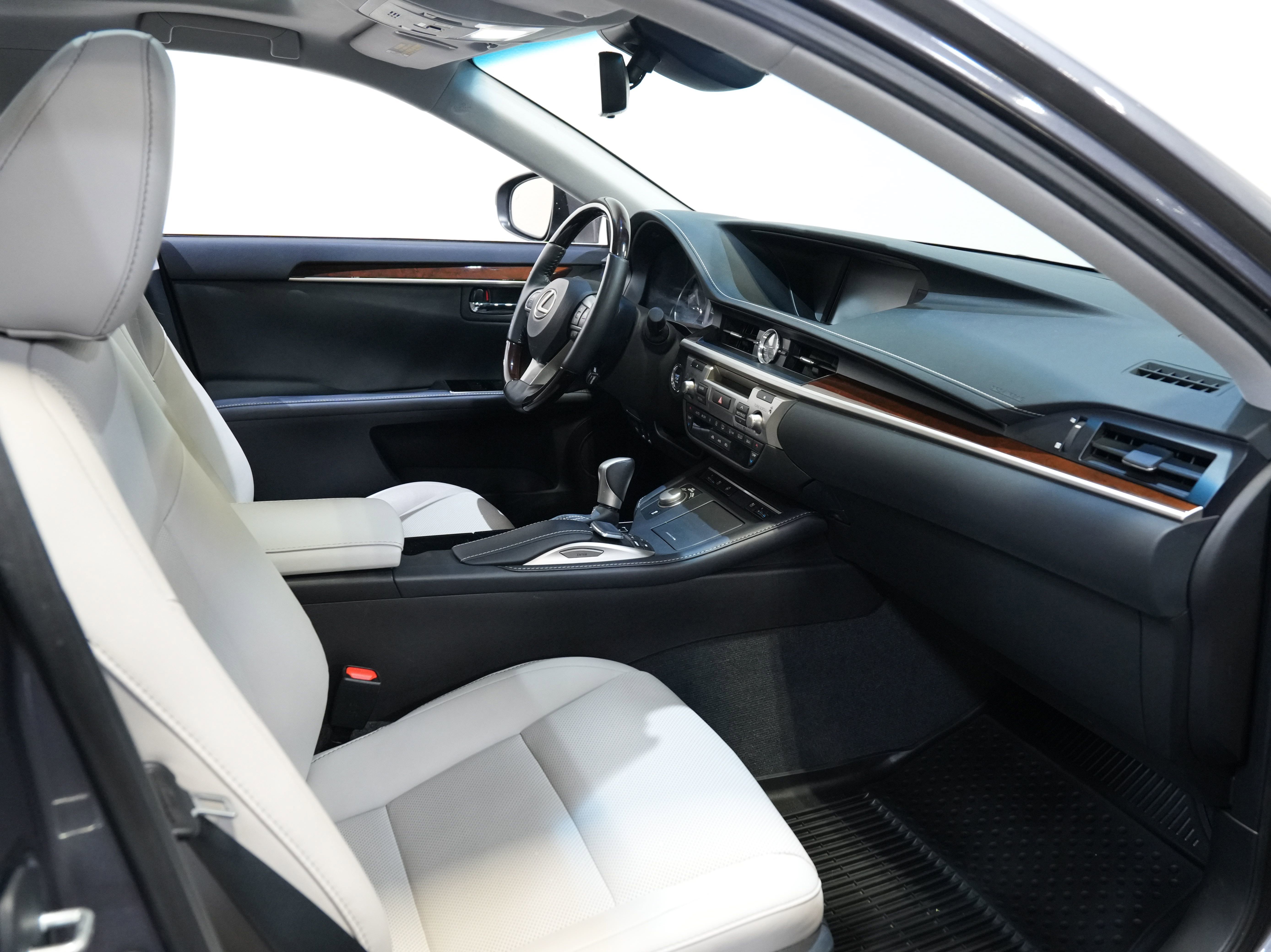 Used 2018 Lexus ES 350 w/ Navigation System Package FWD image 34