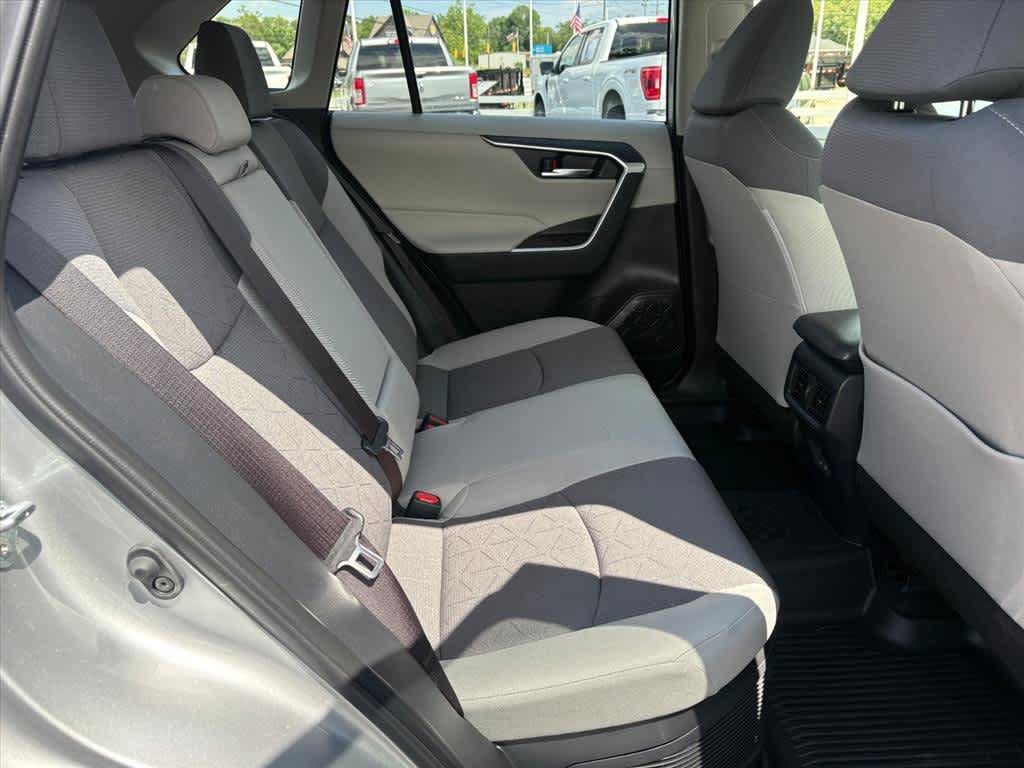 Used 2025 Toyota RAV4 XLE AWD/4WD image 8