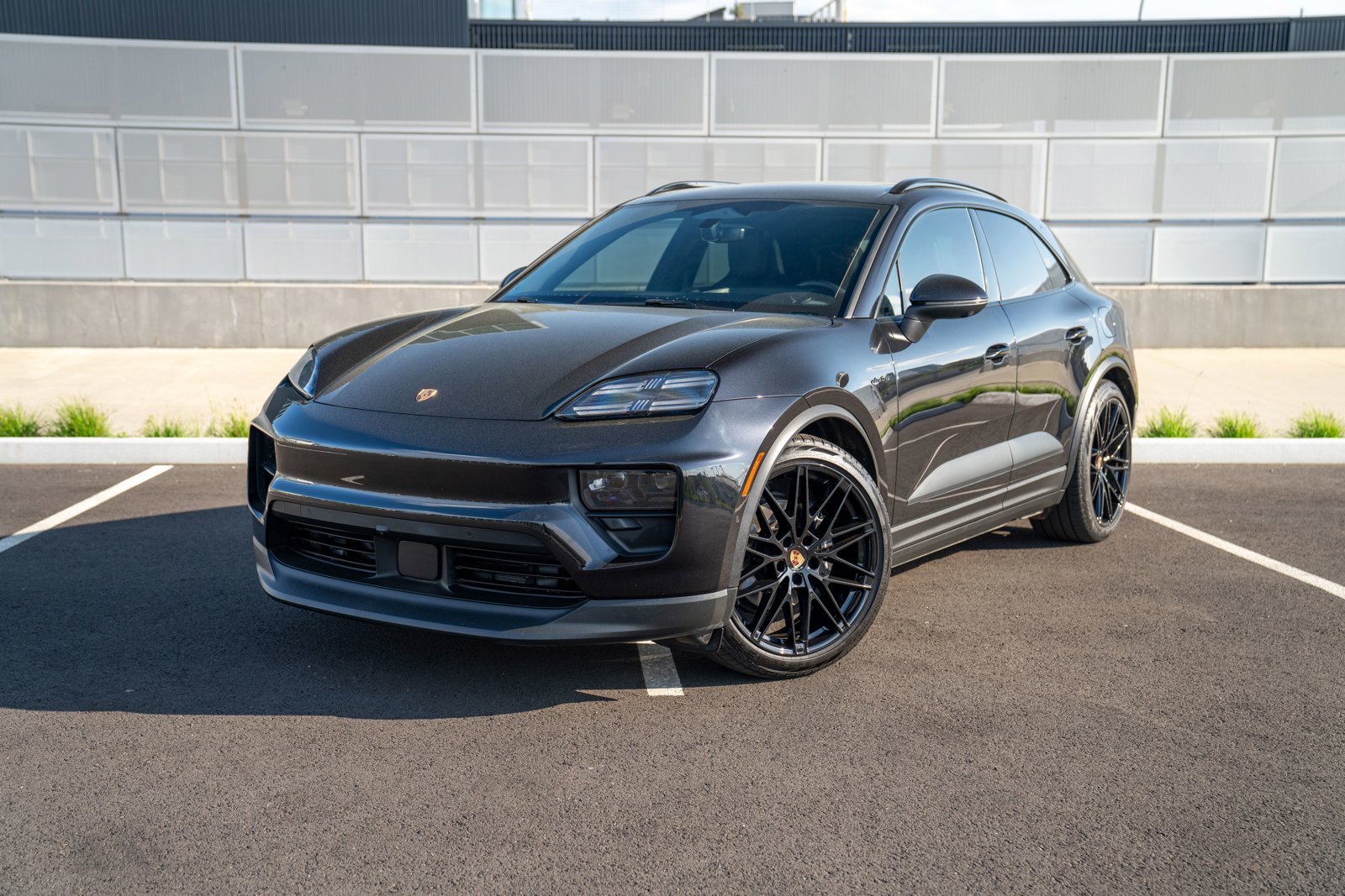 Certified 2025 Porsche Macan 4 Electric AWD/4WD image 1