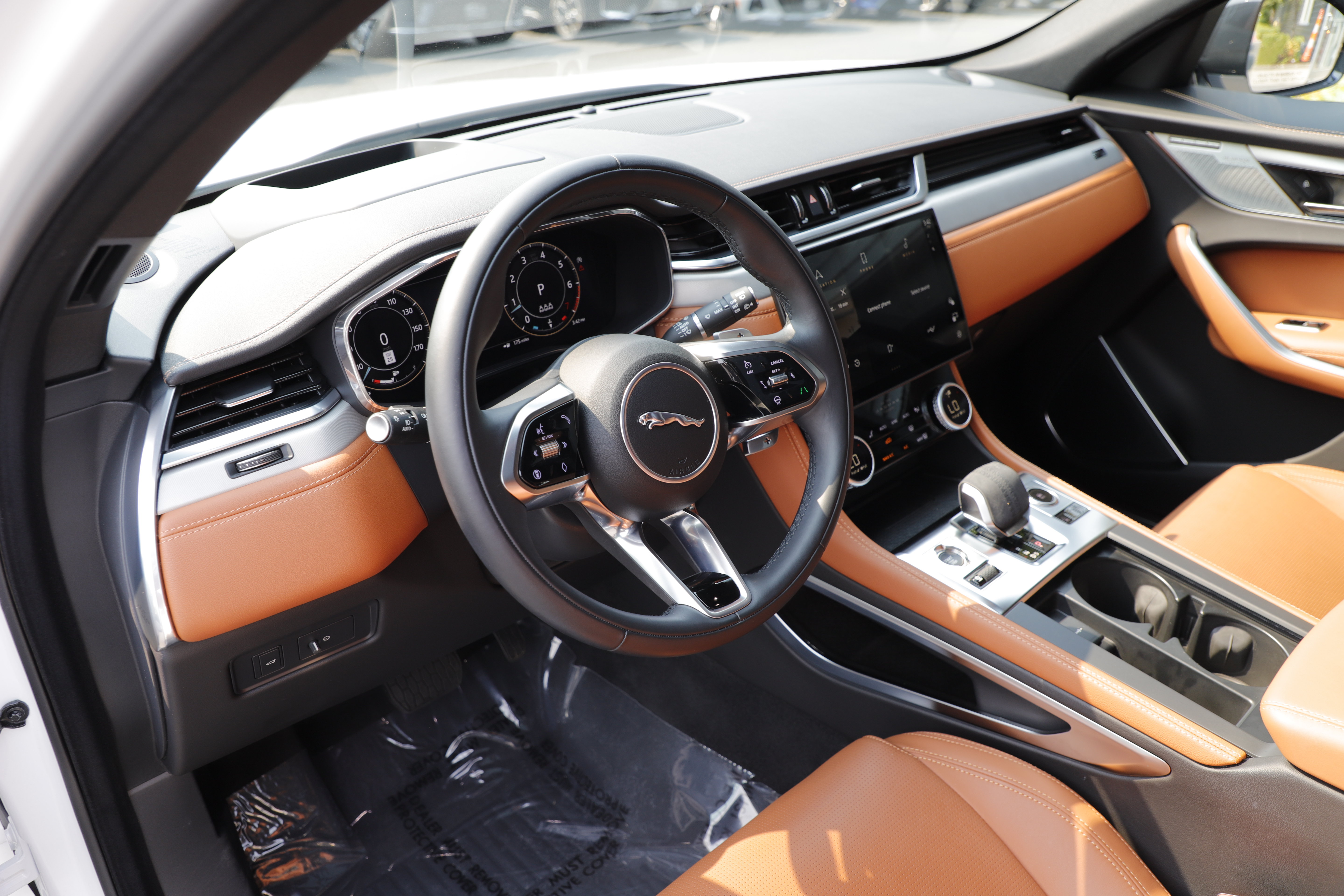 Certified 2025 Jaguar F-PACE R-Dynamic S AWD/4WD image 17