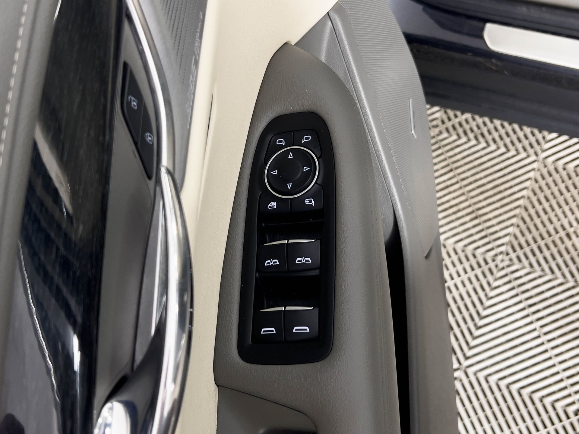 Used 2022 Cadillac XT6 Premium Luxury image 22