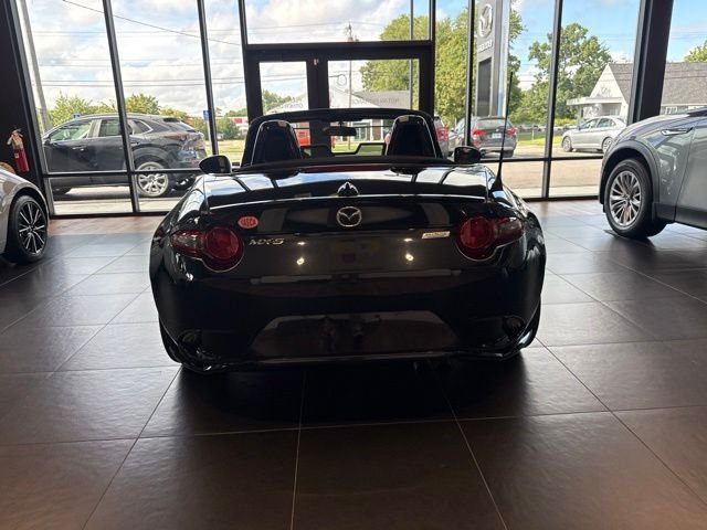 Used 2016 MAZDA MX-5 Miata Club w/ Brembo/BBS Package RWD image 4