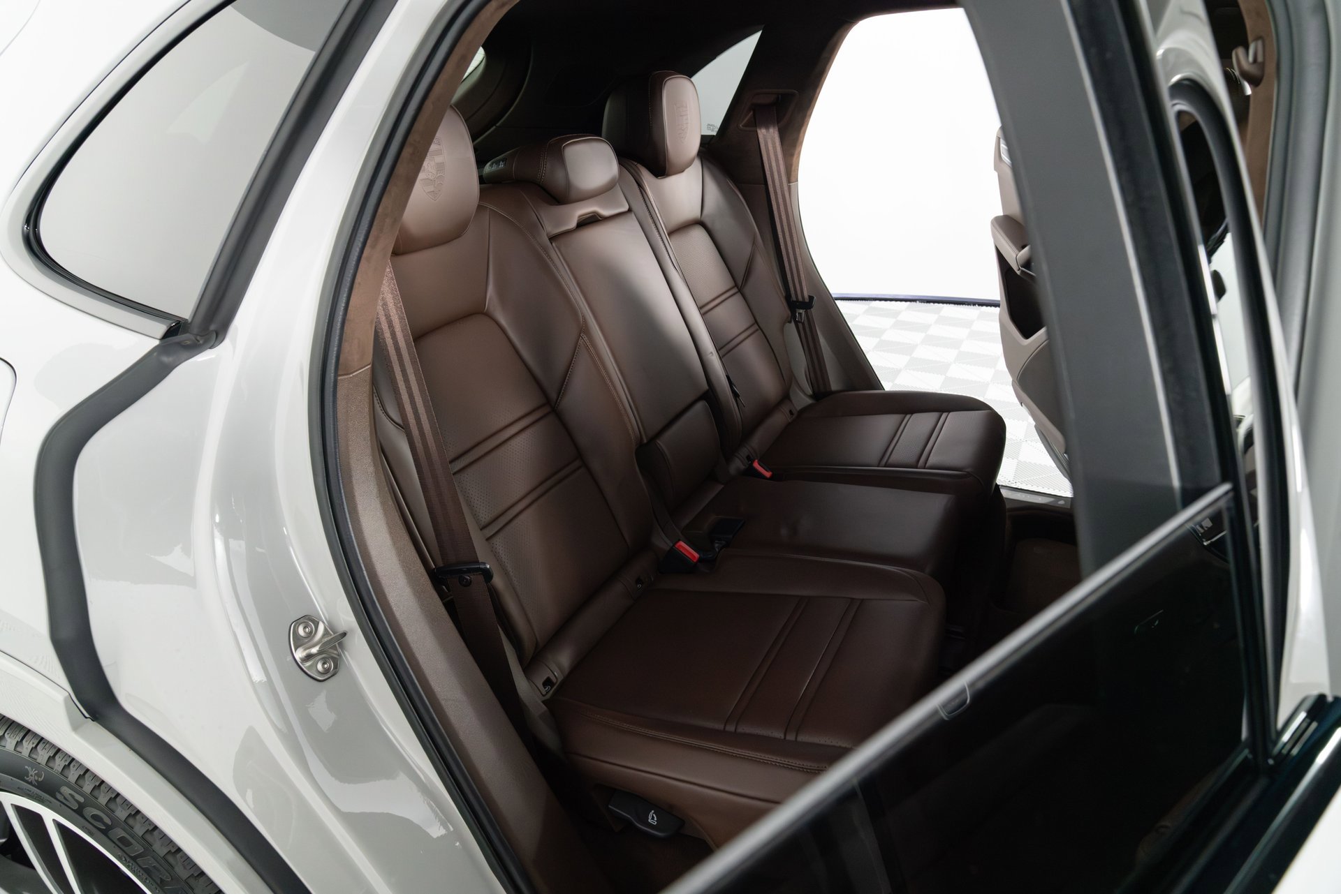 Used 2022 Porsche Cayenne Turbo AWD/4WD image 23