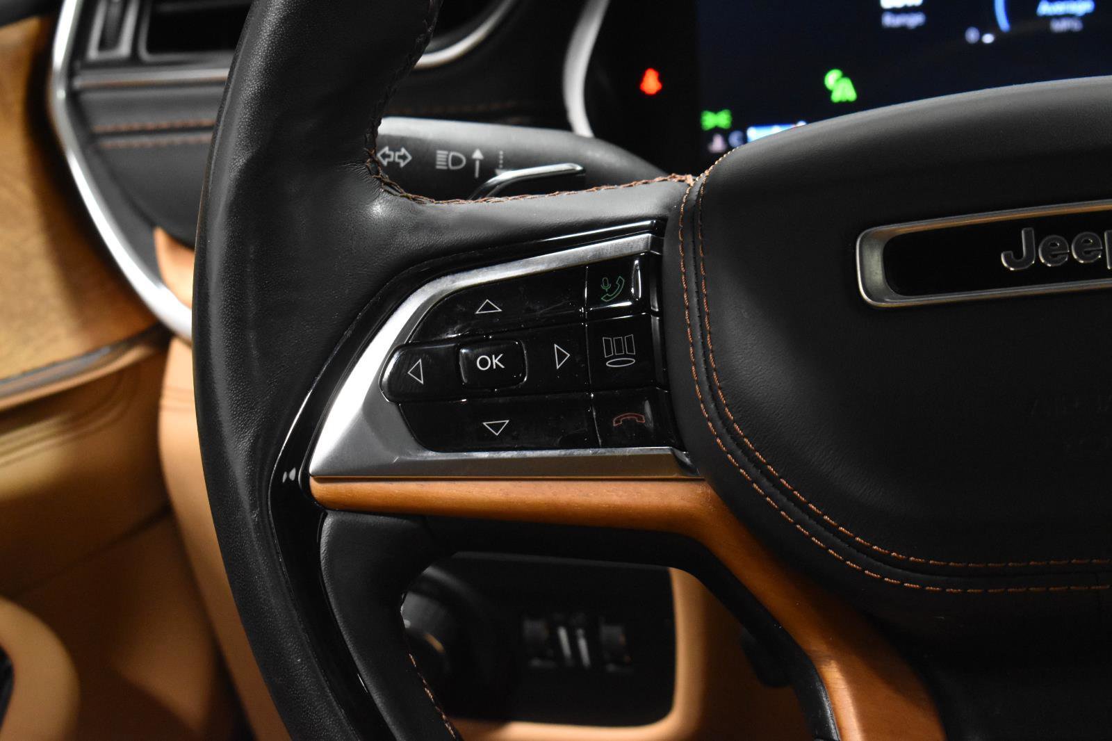 Used 2021 Jeep Grand Cherokee L Summit AWD/4WD image 11