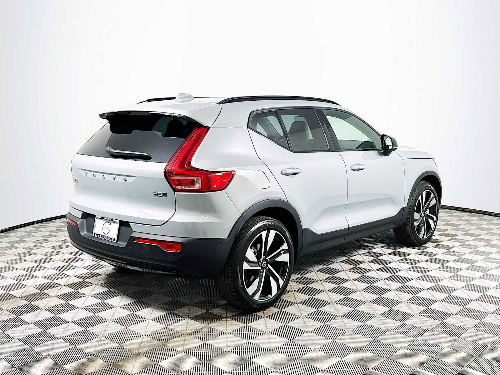 Used 2025 Volvo XC40 B5 Ultra w/ Protection Package image 7