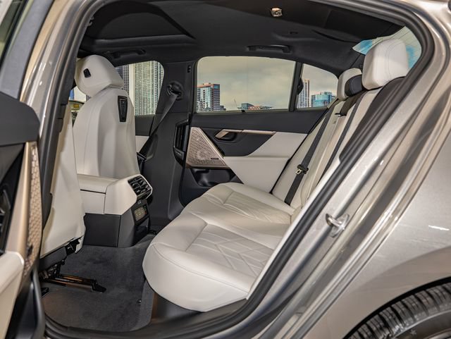 New 2027 BMW i5 xDrive40 w/ M Sport Package AWD/4WD image 22