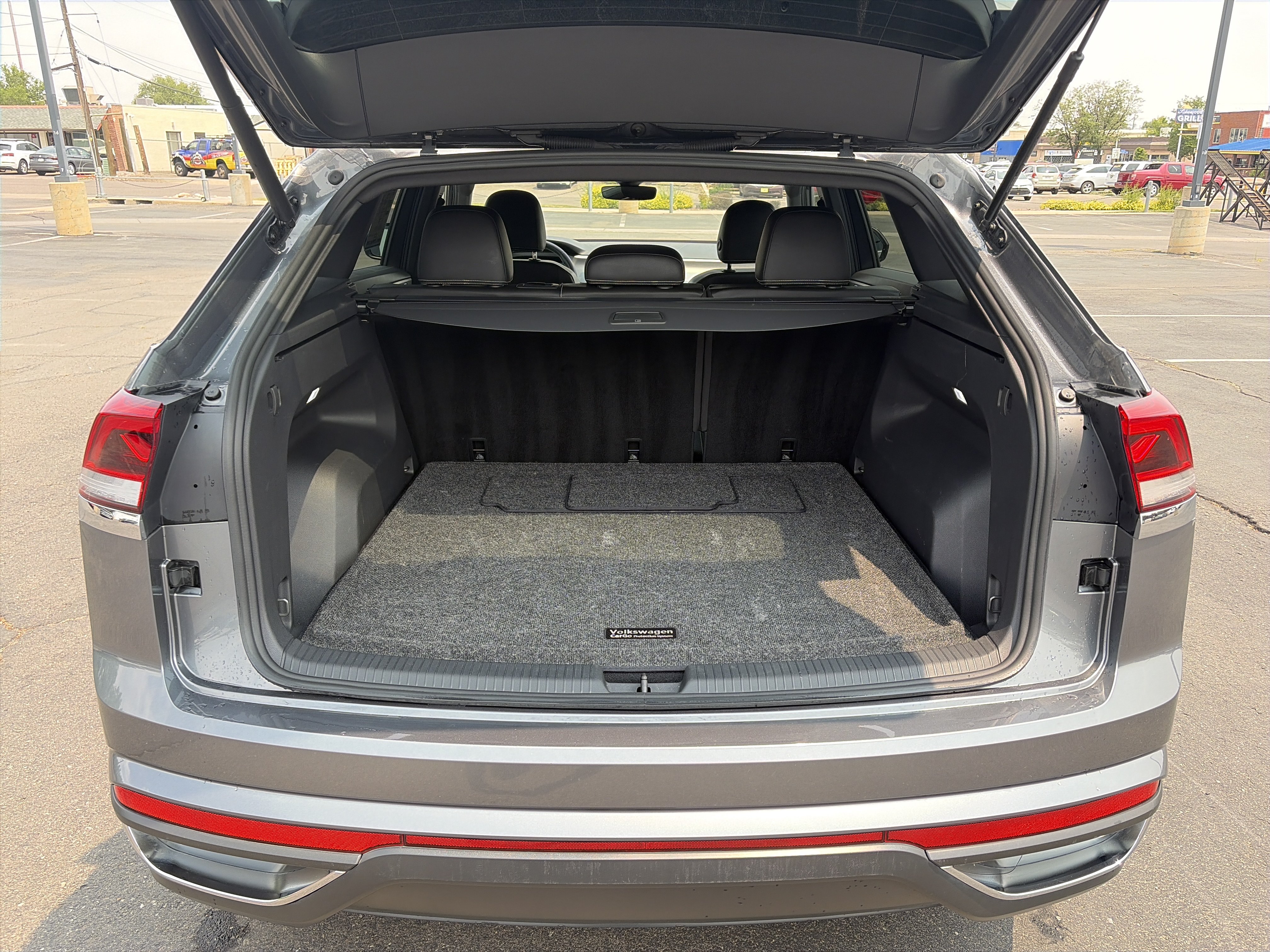 Used 2024 Volkswagen Atlas Cross Sport SE AWD/4WD image 29