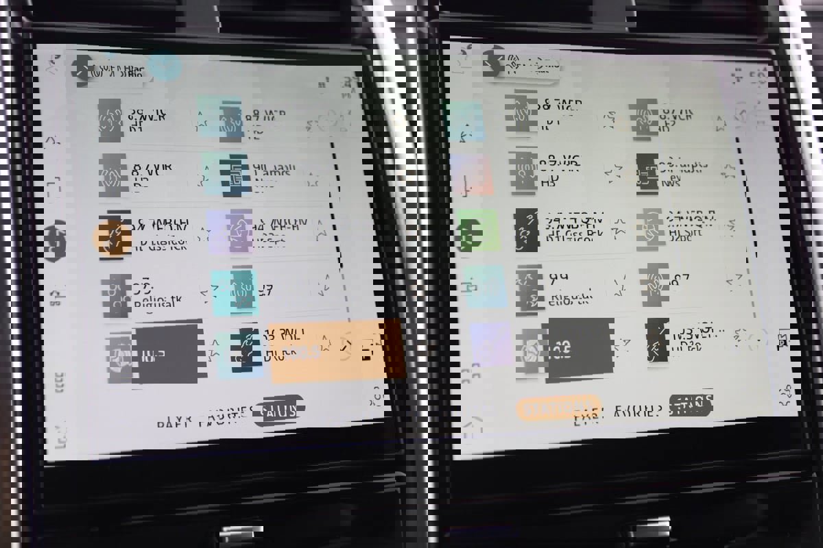 Used 2023 Land Rover Discovery S R-Dynamic image 37