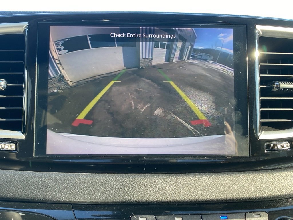 Used 2024 Chrysler Pacifica Touring-L image 40