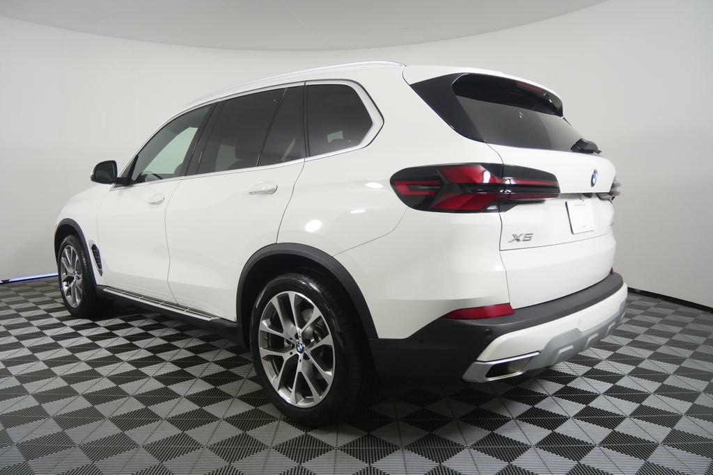 Certified 2026 BMW X5 sDrive40i w/ Climate Comfort Package RWD image 3