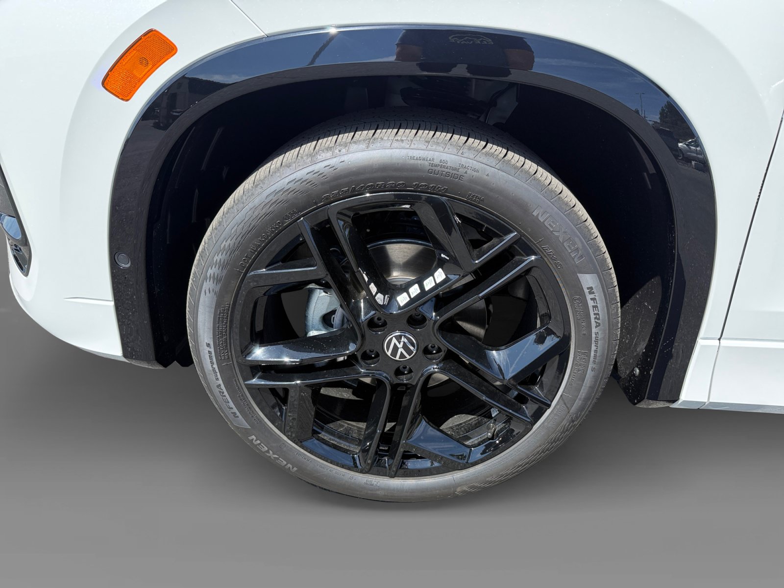 New 2026 Volkswagen Tiguan SE R-Line FWD image 9