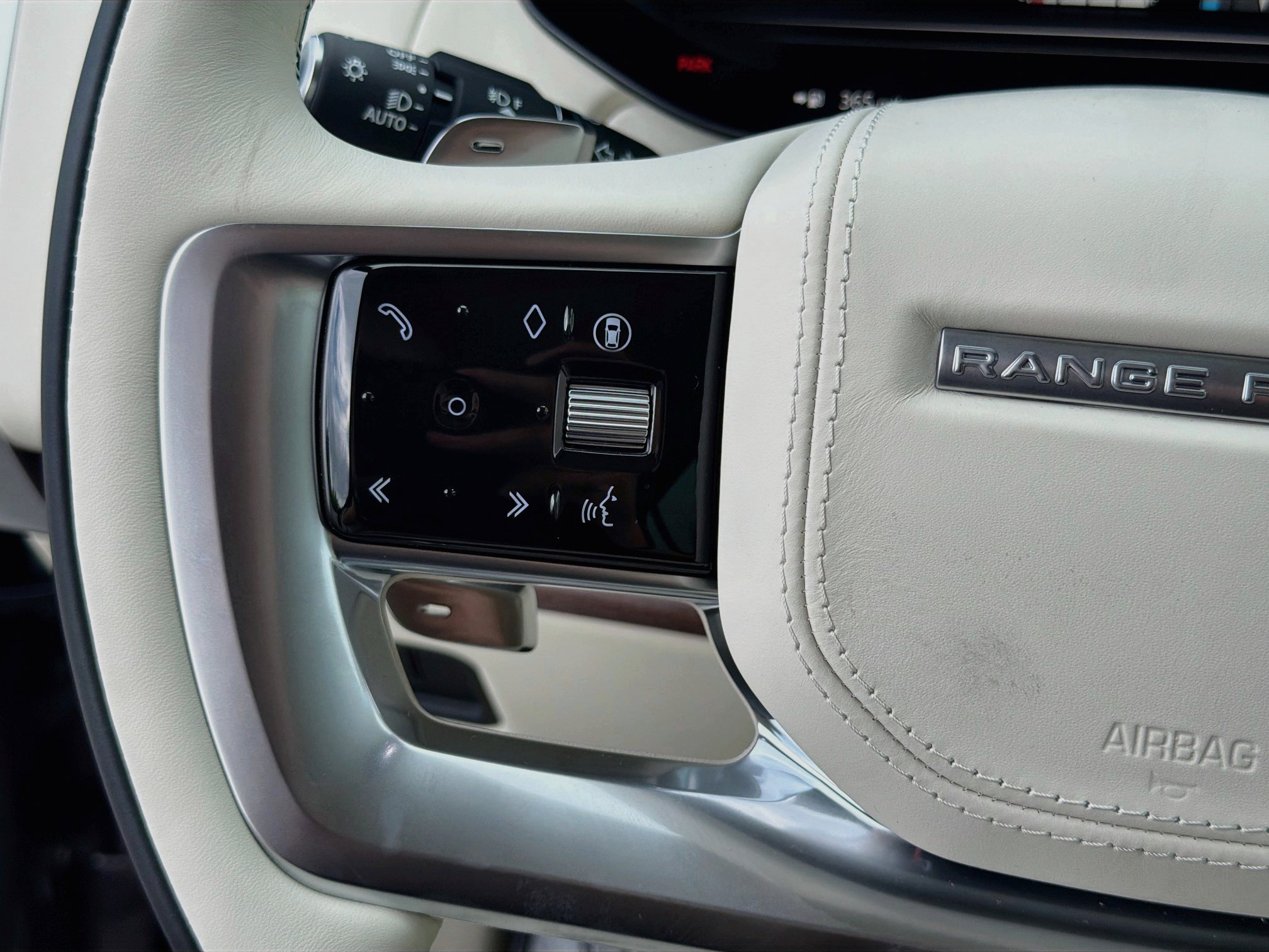 New 2026 Land Rover Range Rover SE AWD/4WD image 39