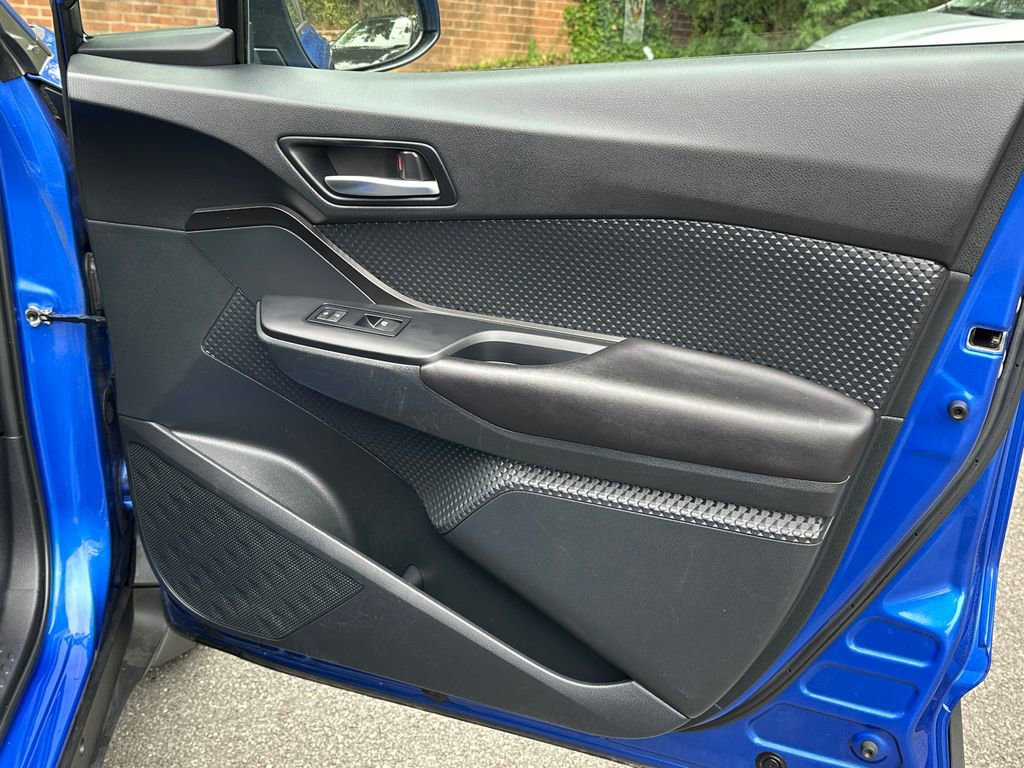 Used 2018 Toyota C-HR XLE FWD image 11