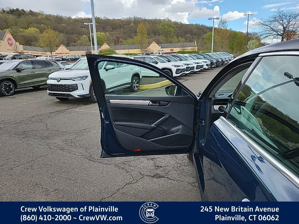 Certified 2022 Volkswagen Passat 2.0T SE FWD image 36