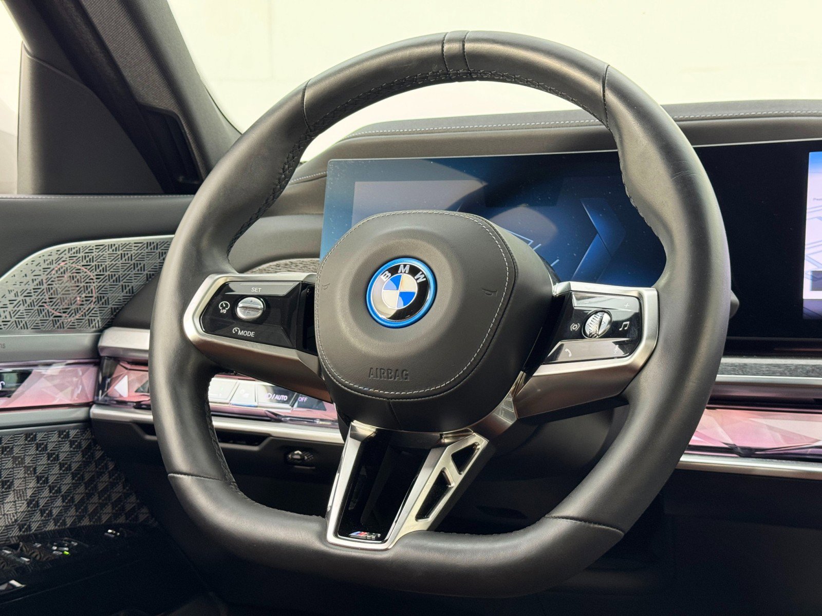 Used 2023 BMW i7 xDrive60 image 24