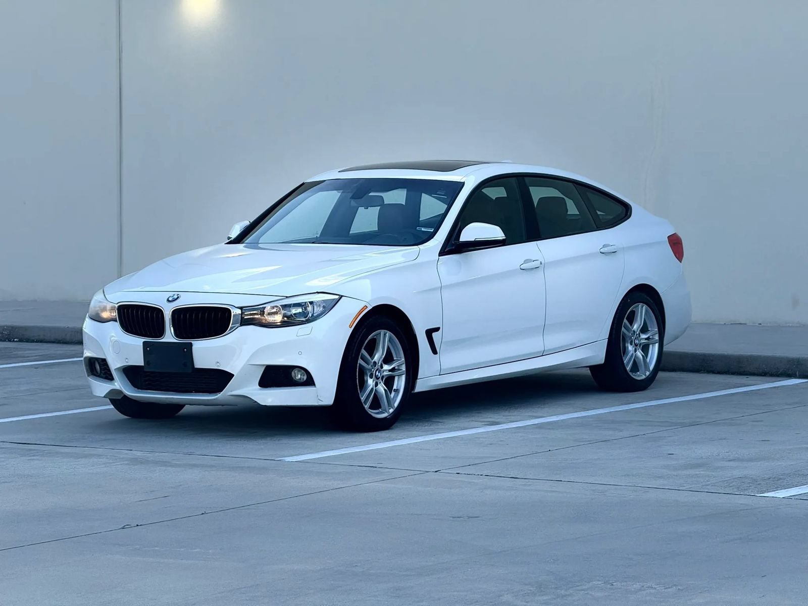 Used 2016 BMW 328i Gran Turismo xDrive w/ M Sport Package AWD/4WD image 3