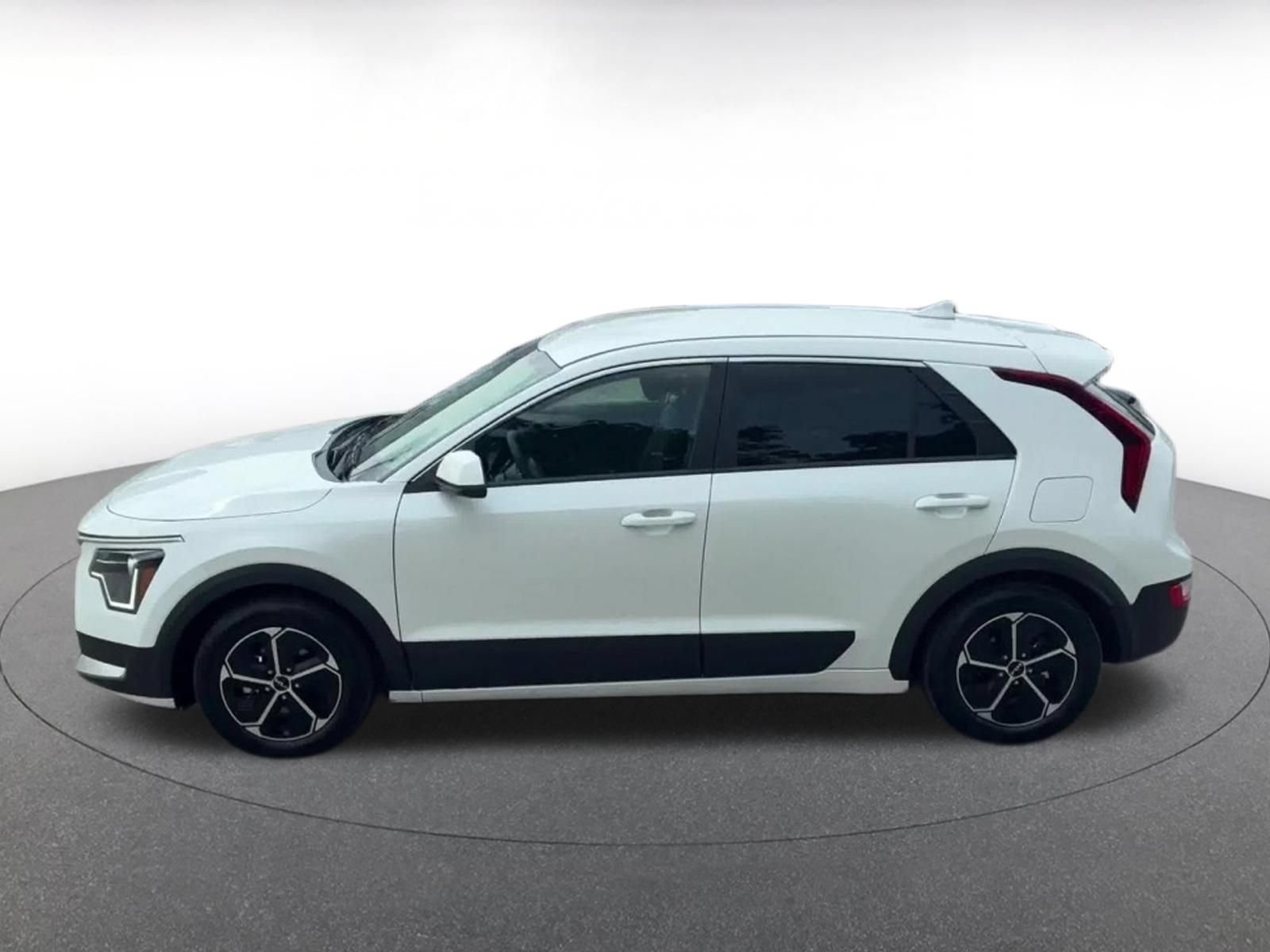 Used 2026 Kia Niro LX FWD image 9
