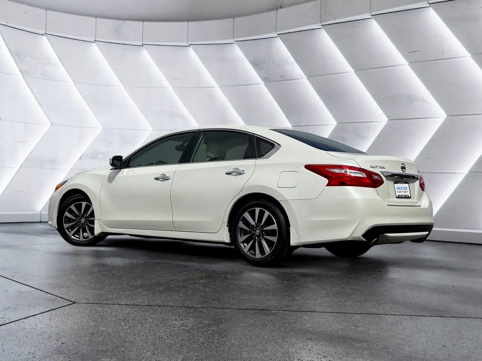 Used 2017 Nissan Altima 2.5 SL w/ Moonroof Package FWD image 6