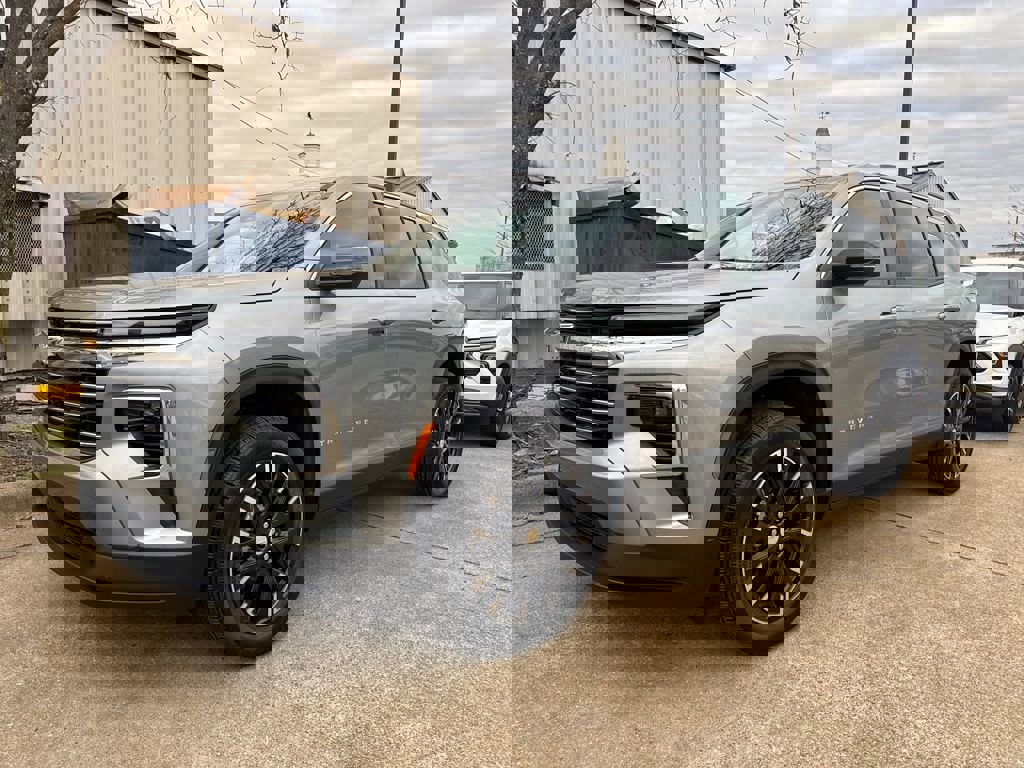 New 2026 Chevrolet Traverse LT w/ Sun and Wheel Package