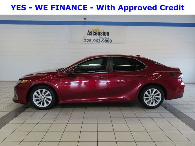 Used 2022 Toyota Camry LE FWD image 3