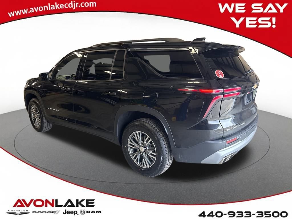 Used 2024 Chevrolet Traverse LT image 3