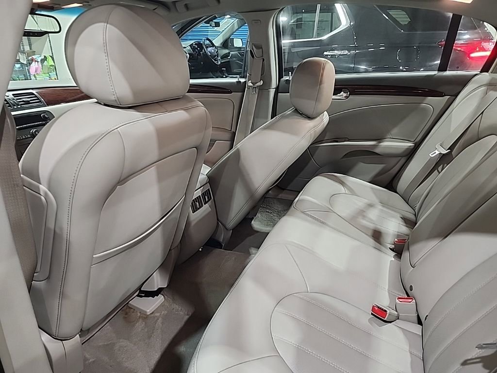 Used 2007 Buick Lucerne CXL w/ Luxury Package FWD image 17