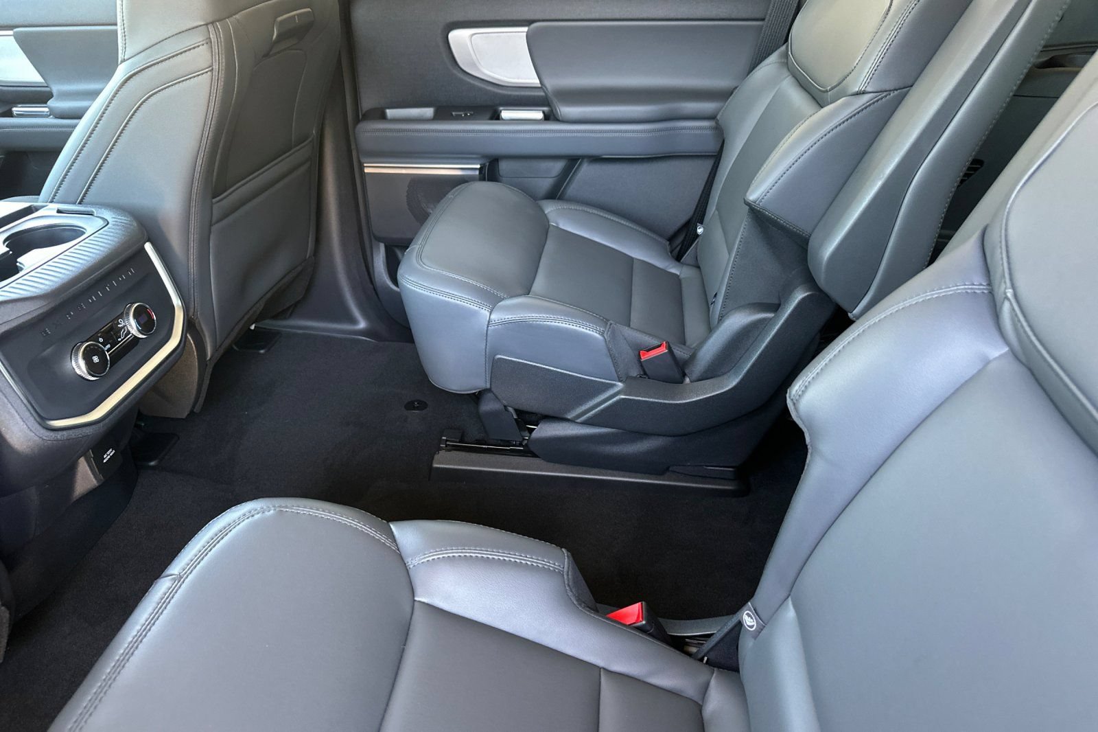 New 2026 Ford Expedition Active RWD image 12