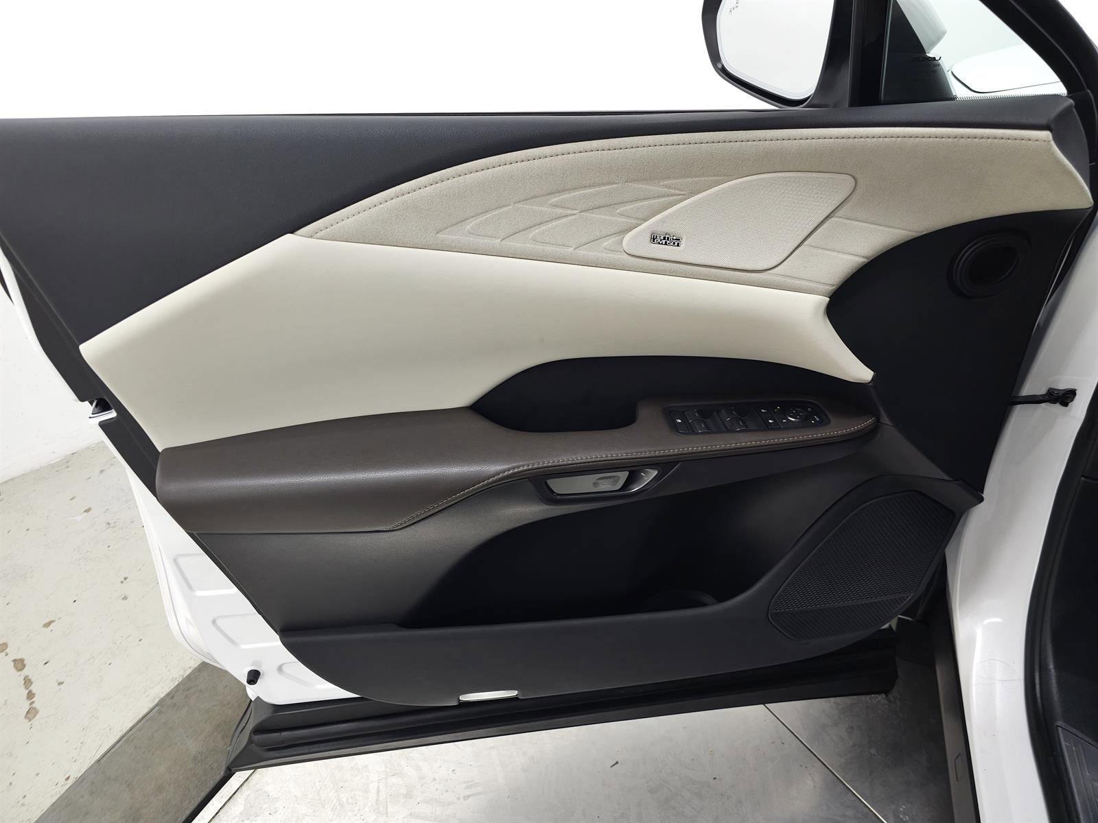 Certified 2023 Lexus RX 350 w/ Cold Area Package AWD/4WD image 13