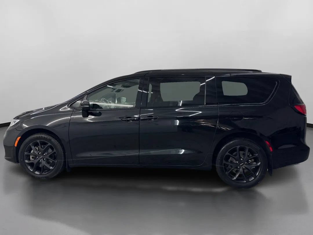 Used 2021 Chrysler Pacifica Limited w/ Premium & Safety Sphere Group AWD/4WD image 5