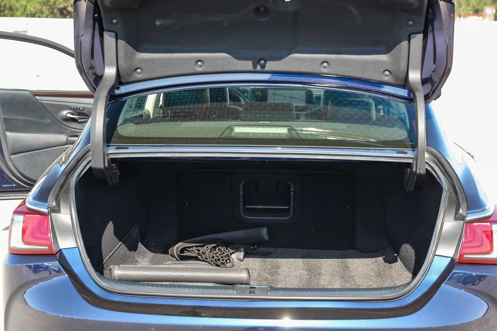 Used 2019 Lexus ES 300h w/ Premium Package FWD image 25