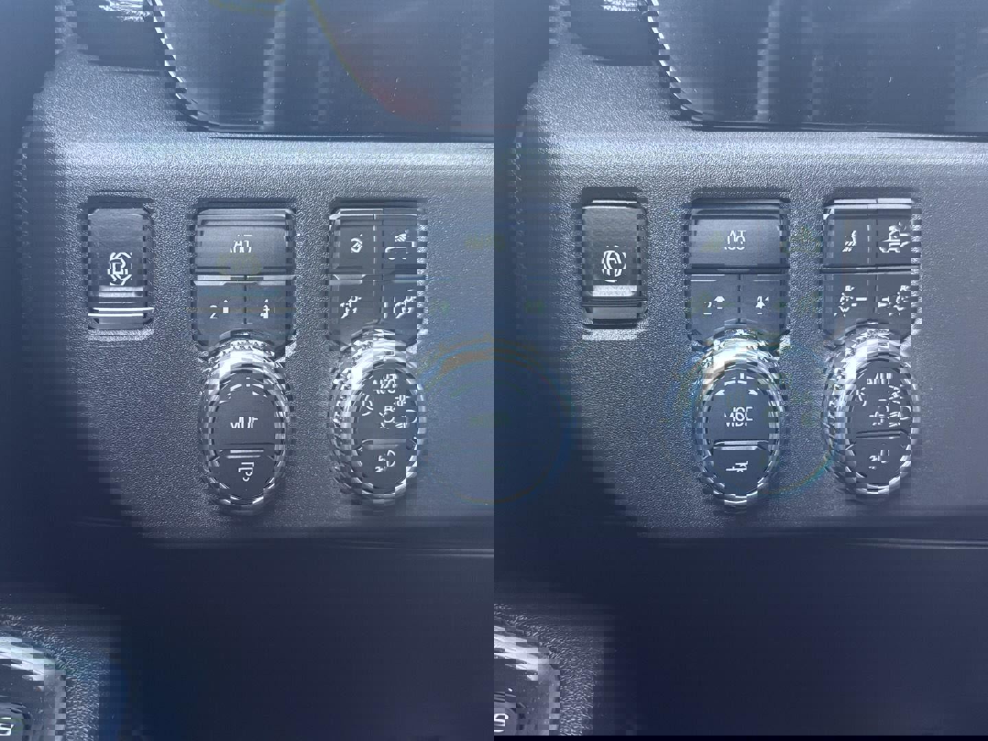 Used 2024 GMC Sierra 1500 SLT image 17