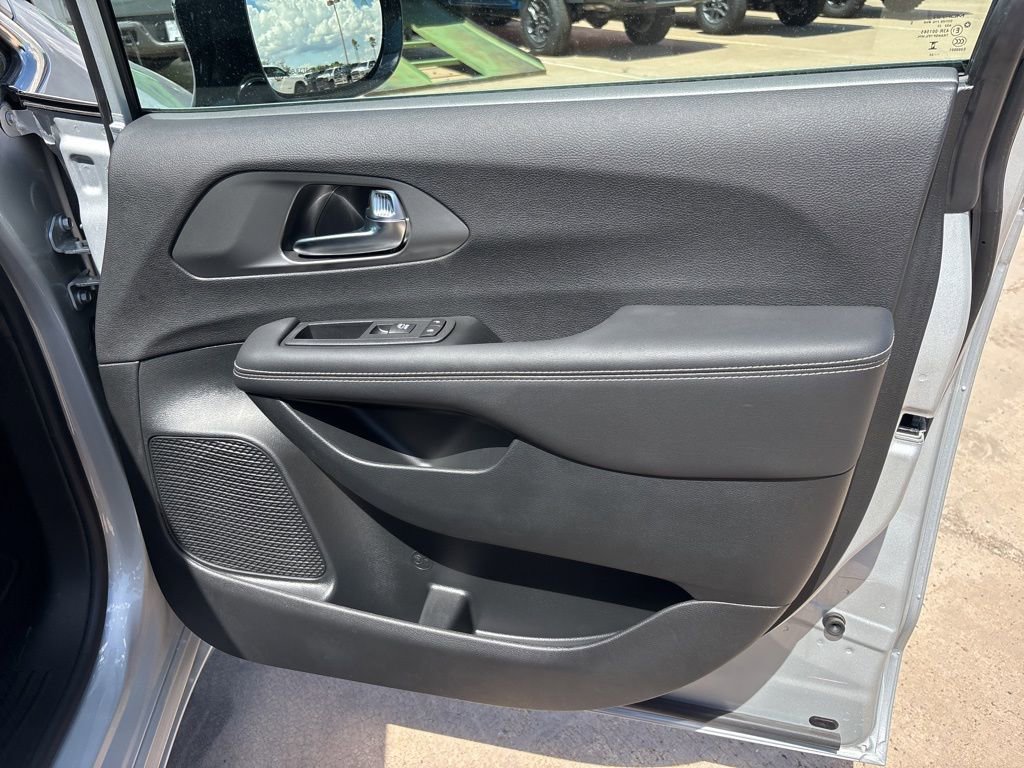 New 2026 Chrysler Voyager LX FWD image 30