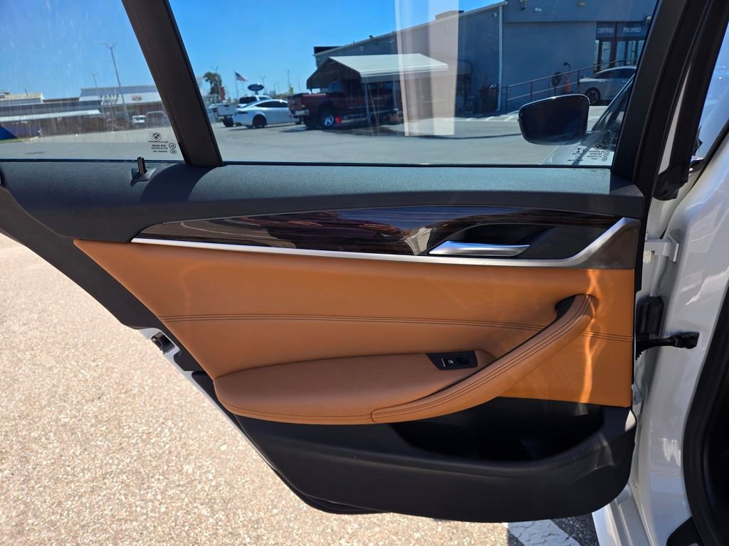 Used 2019 BMW 530e w/ M Sport Package image 41