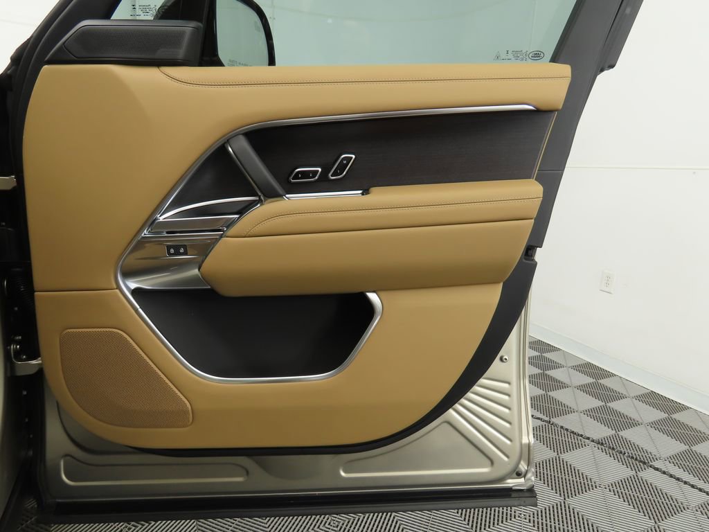 New 2026 Land Rover Range Rover SE image 24