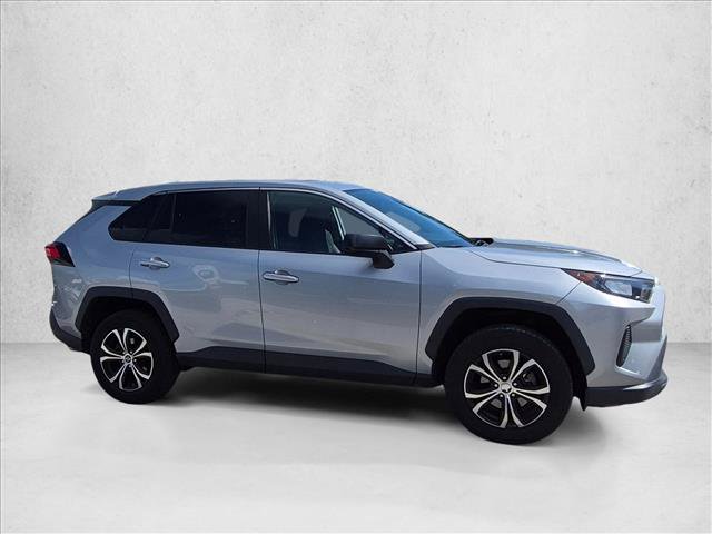 Used 2022 Toyota RAV4 LE FWD image 4