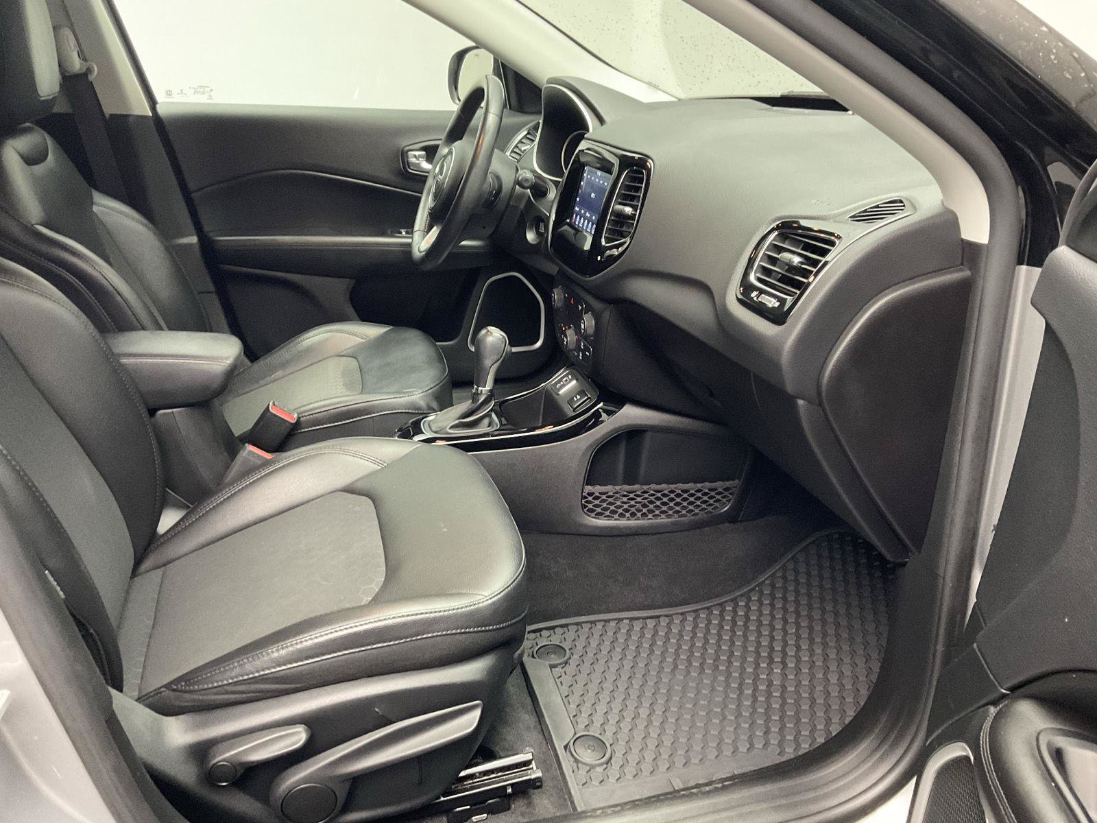 Used 2019 Jeep Compass Latitude FWD image 23