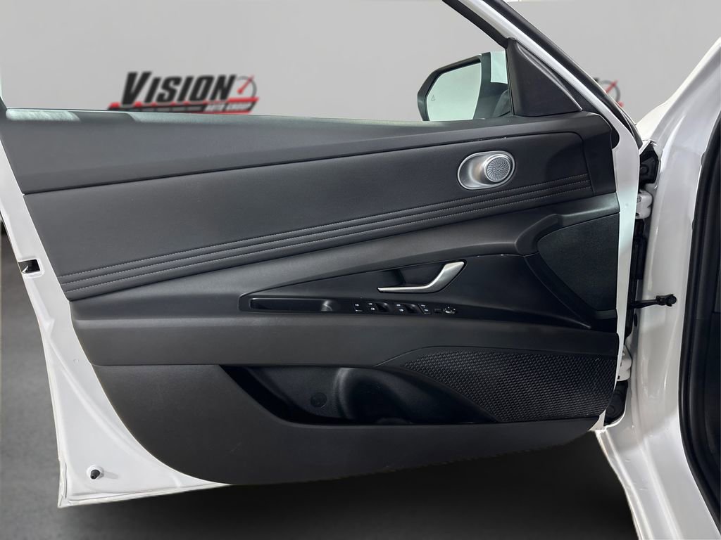 Used 2024 Hyundai Elantra SEL w/ Convenience Package image 23