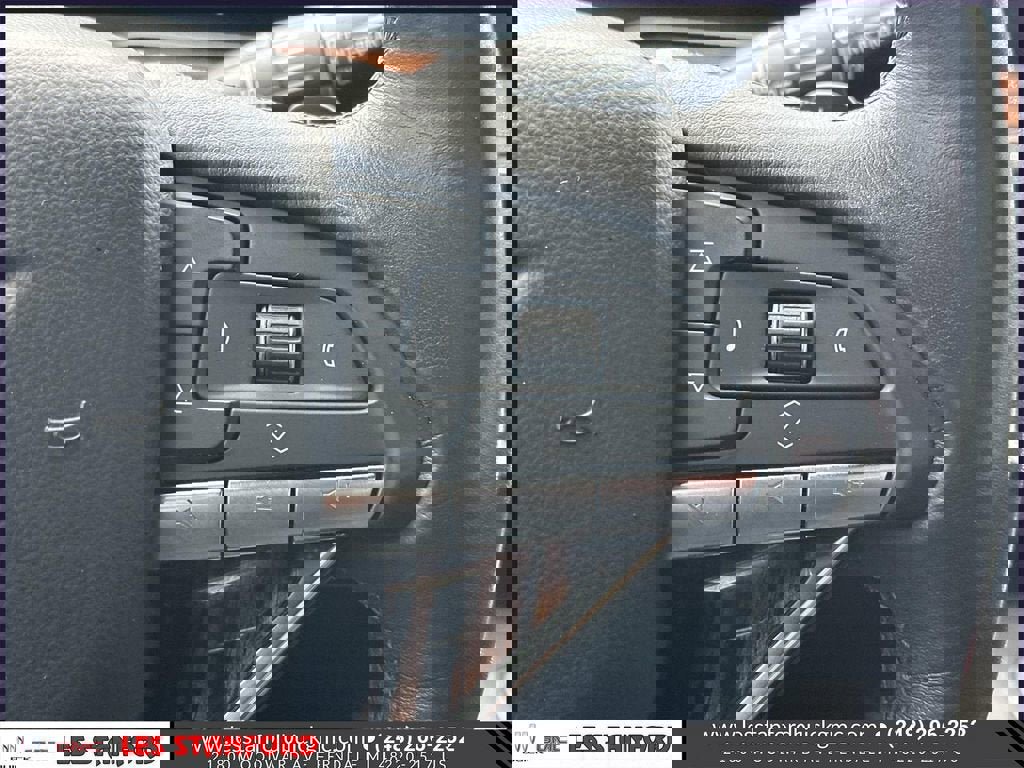 Used 2023 Cadillac Escalade Luxury w/ LPO, Illumination Package image 25