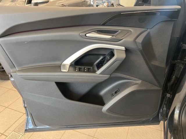 Used 2025 Audi Q5 Premium w/ Convenience Package AWD/4WD image 11
